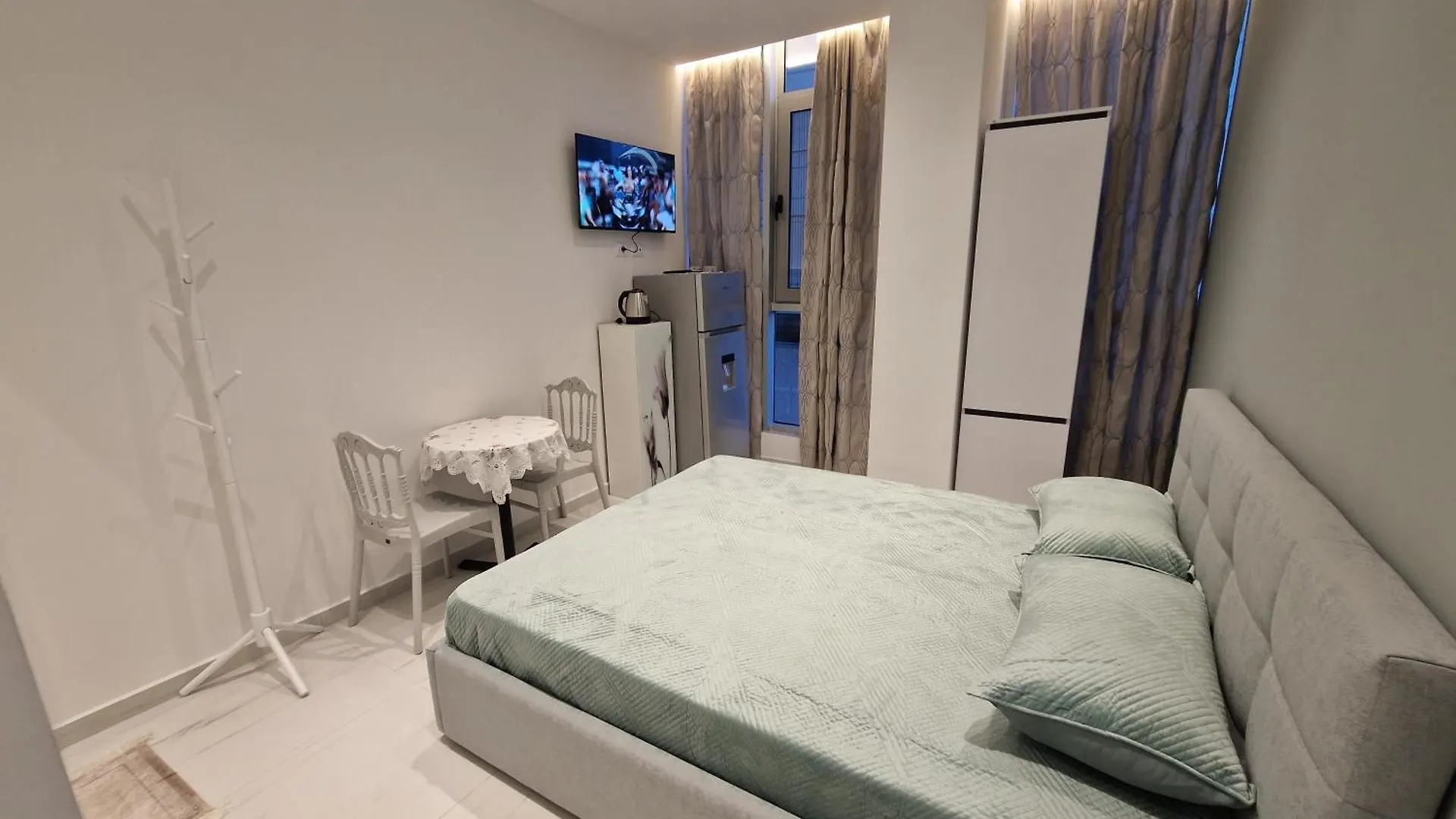 Elofira Room'S Dıraç 0*,  Arnavutluk