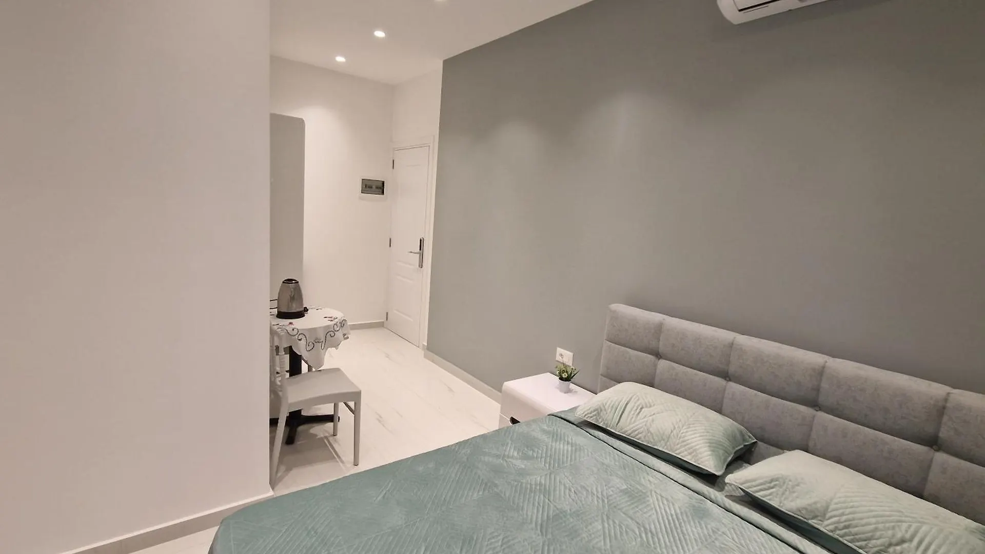 Elofira Room'S Dıraç 0*,