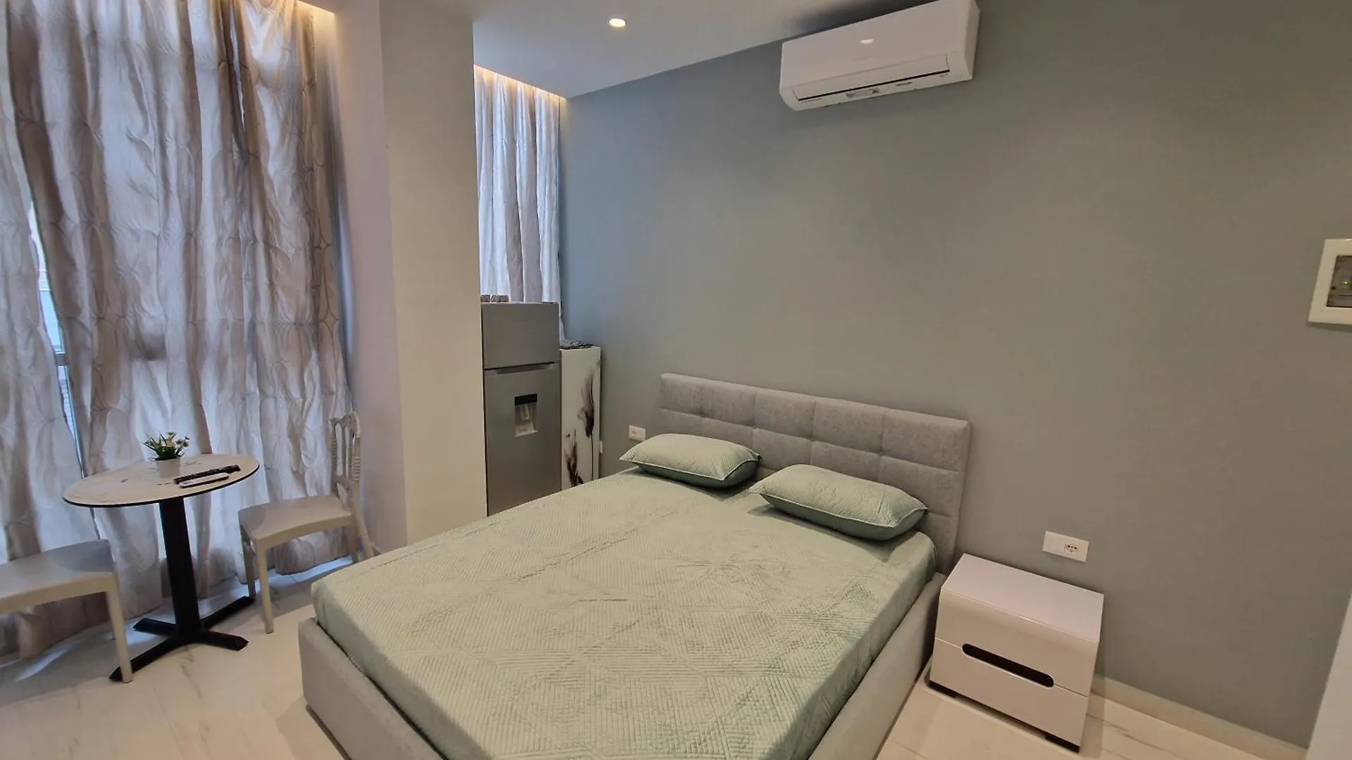 Elofira Room'S Durrës 0*,  Albanien